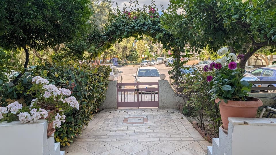 Magic Garden House 33, near sea & center Apartment in Kallithea