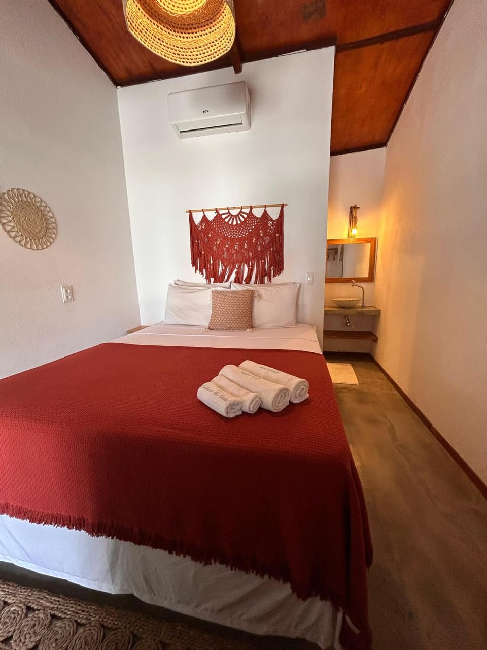 Bed, Photo of the whole room, Bedroom, towels, air conditioner