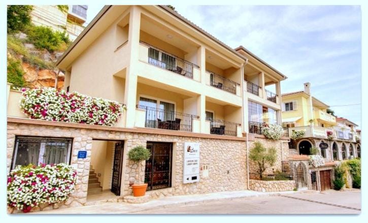 Property building, Balcony/Terrace