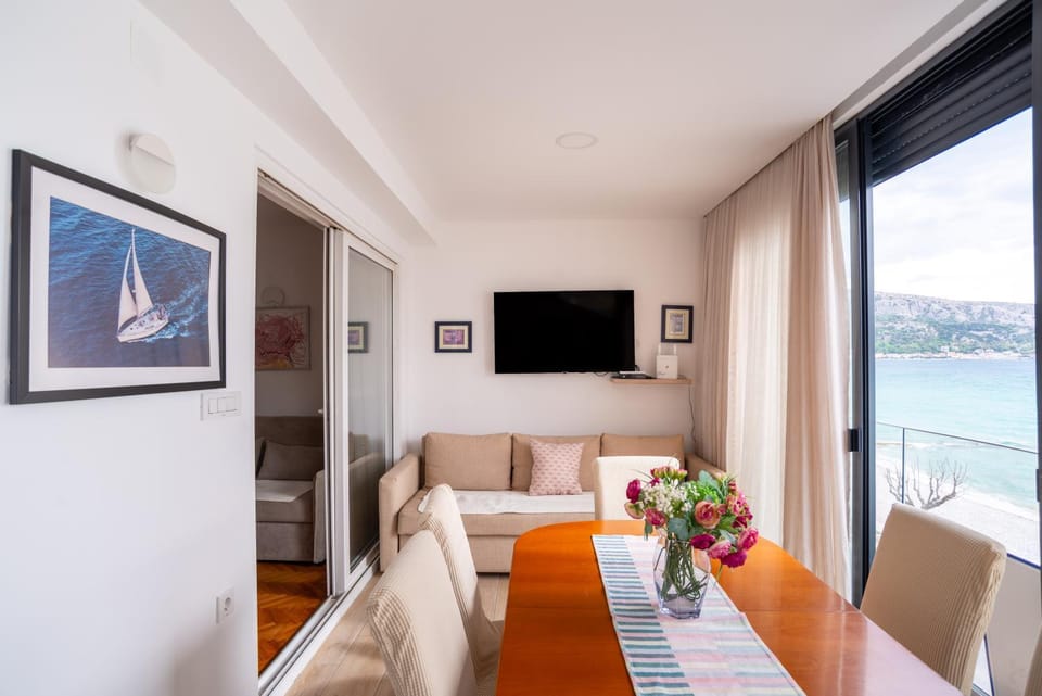 Living room, Dining area, Mountain view, Sea view