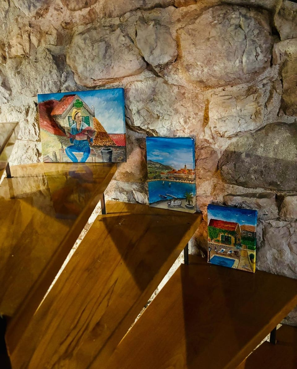 Property building, Decorative detail, Dining area