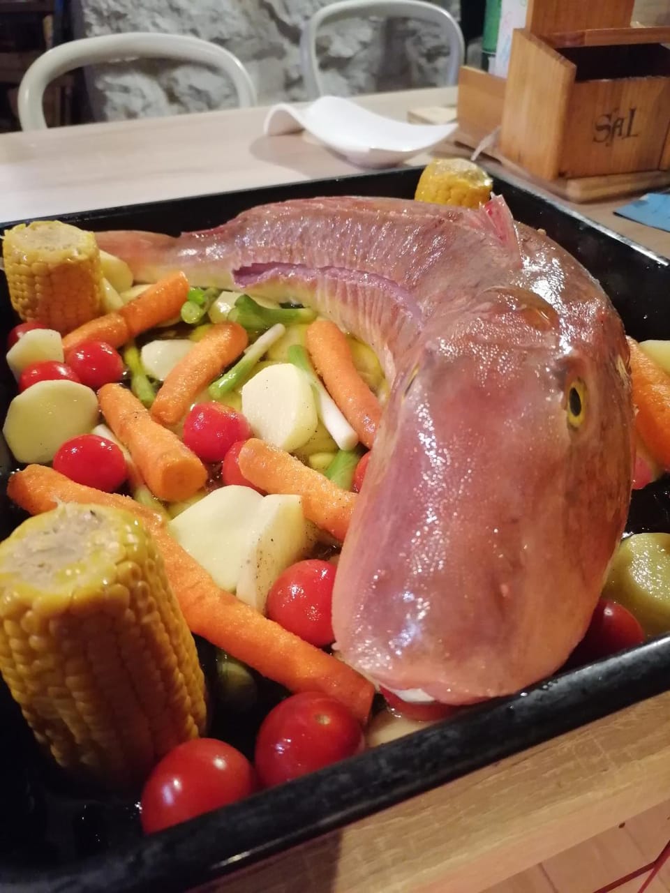 Property building, Restaurant/places to eat, Food and drinks, Dinner