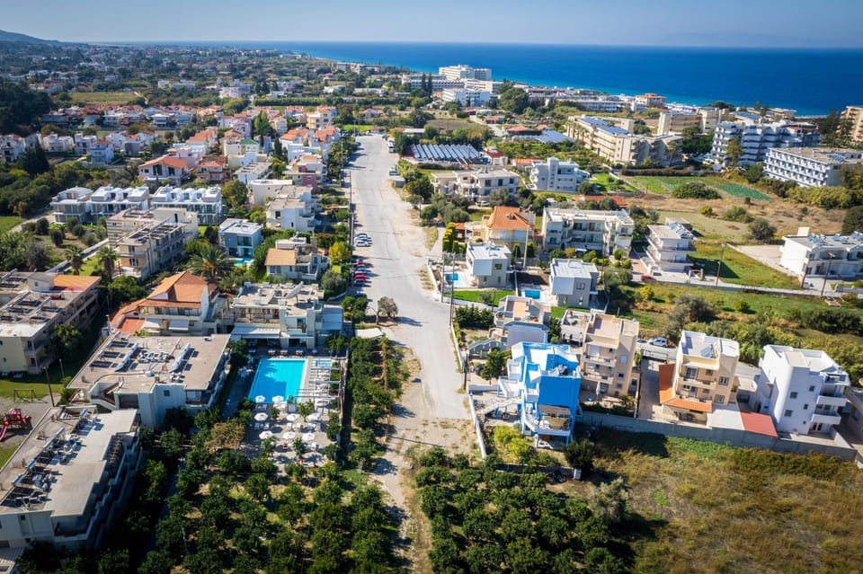 Property building, Day, Neighbourhood, Bird's eye view, Beach, City view, Pool view, Pool view, Sea view, Street view, Swimming pool, Location, Parking