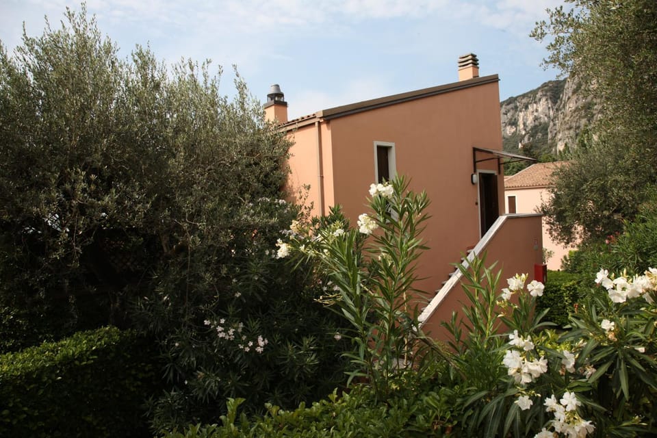 Facade/entrance, Day