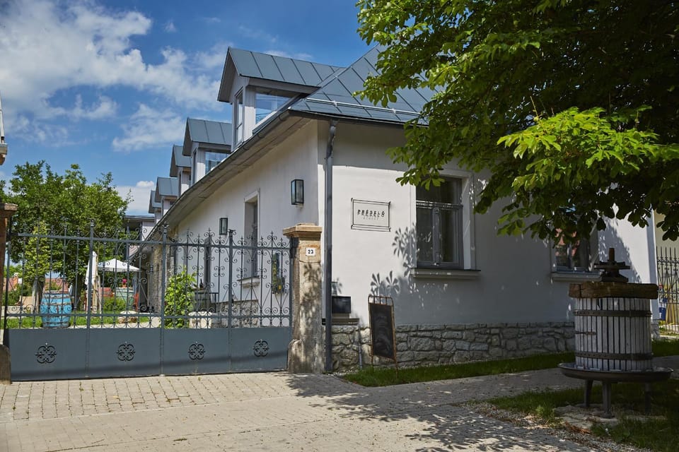 Facade/entrance, Decorative detail, On site, Street view