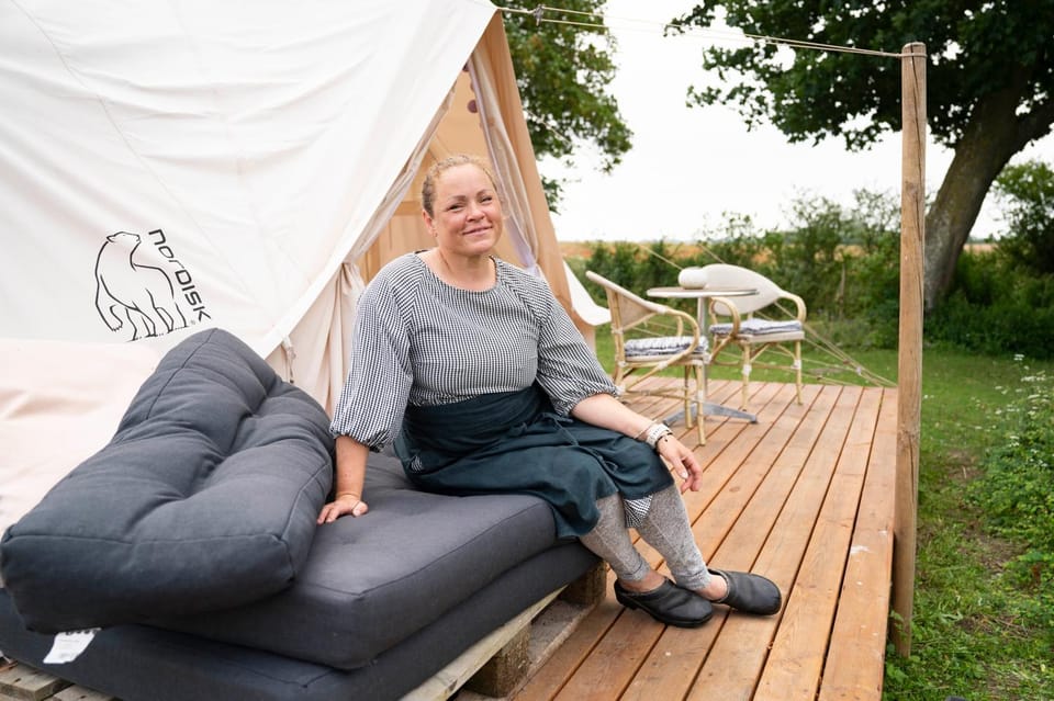 People, Seating area