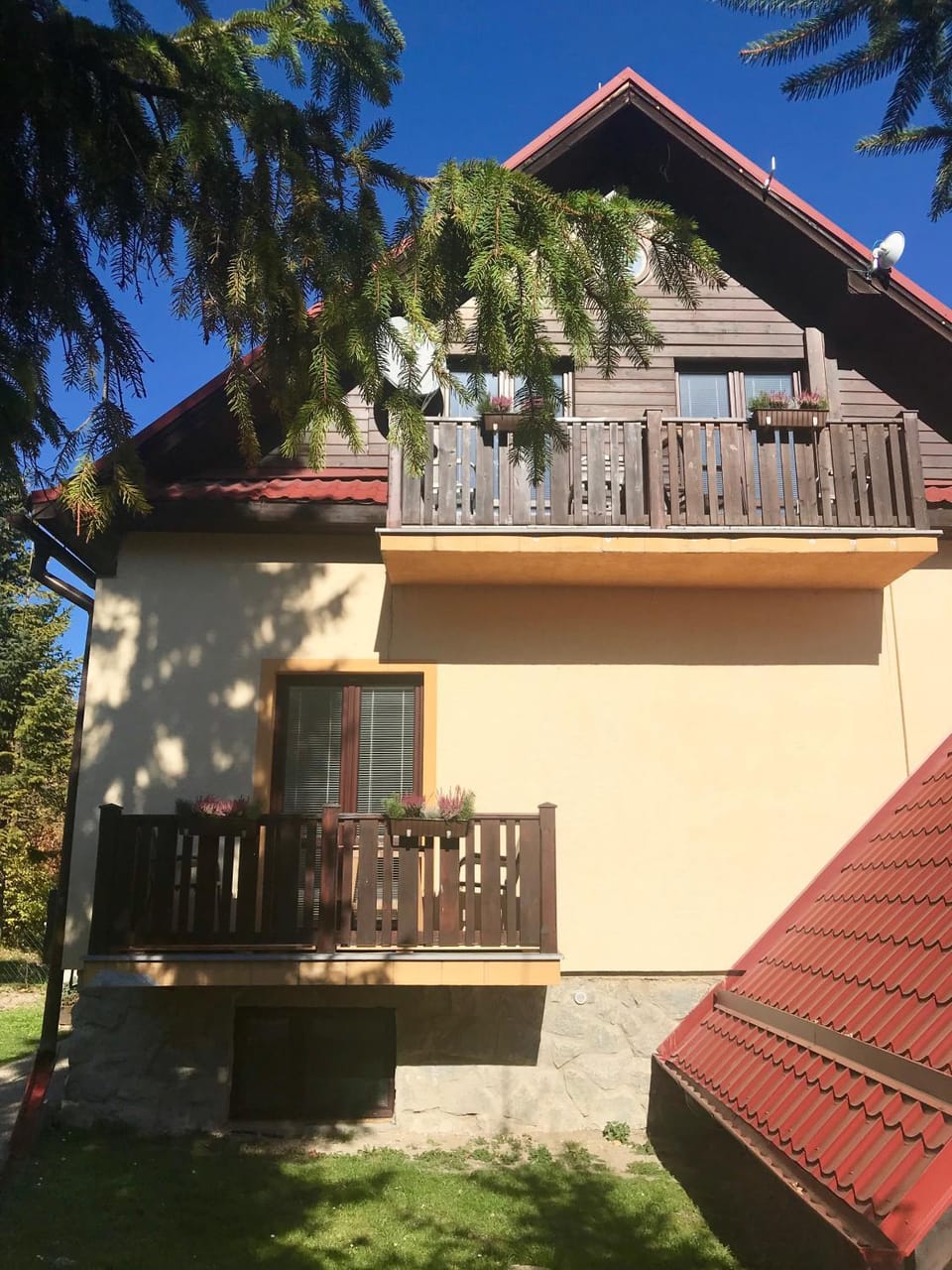 Property building, Facade/entrance, Balcony/Terrace