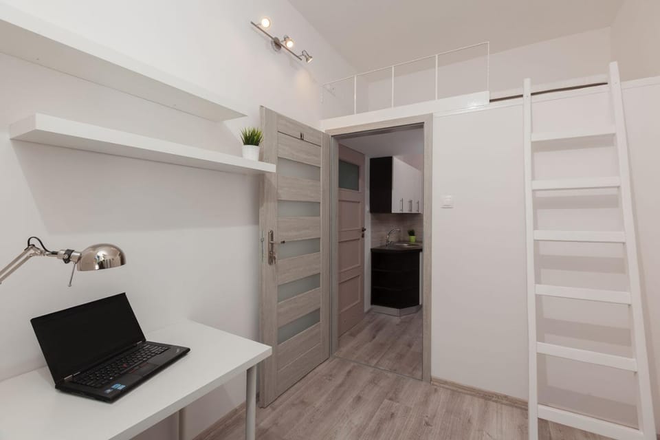 Bed, Photo of the whole room, Seating area, Bedroom, bunk bed, hair dresser