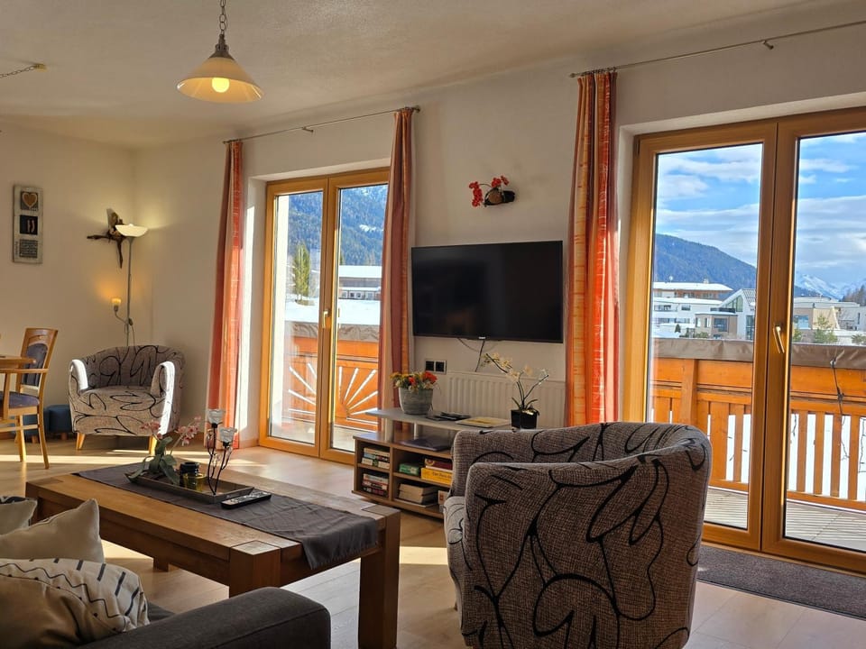 TV and multimedia, Seating area, Mountain view