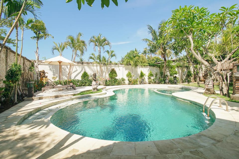 Property building, Swimming pool, Swimming pool