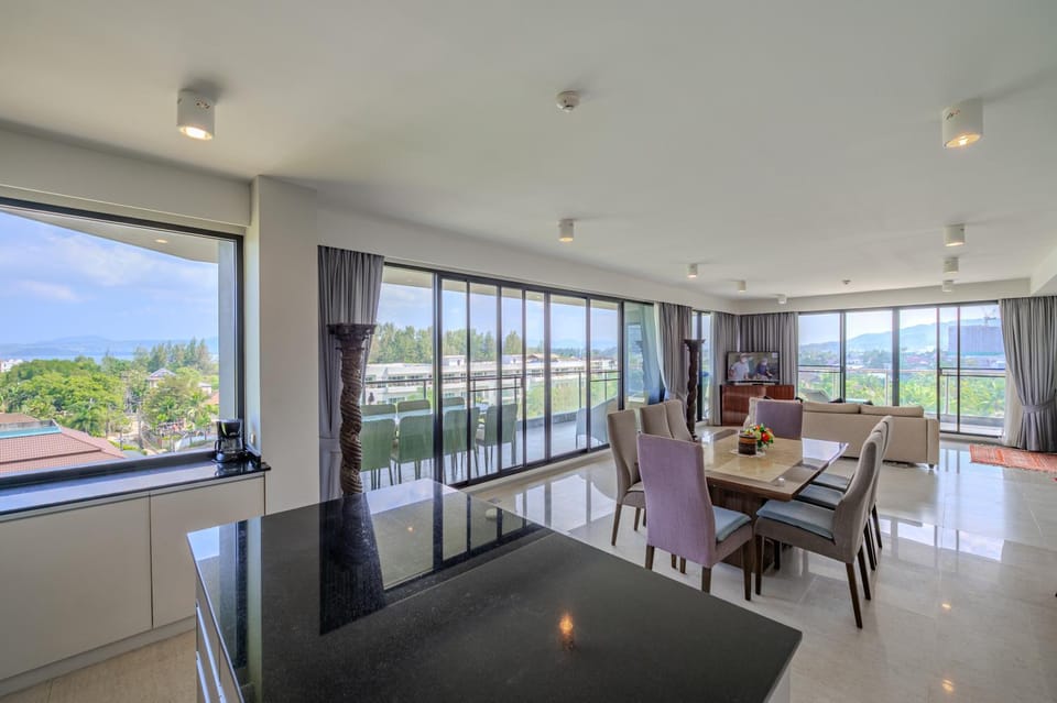 Living room, Dining area, Sea view
