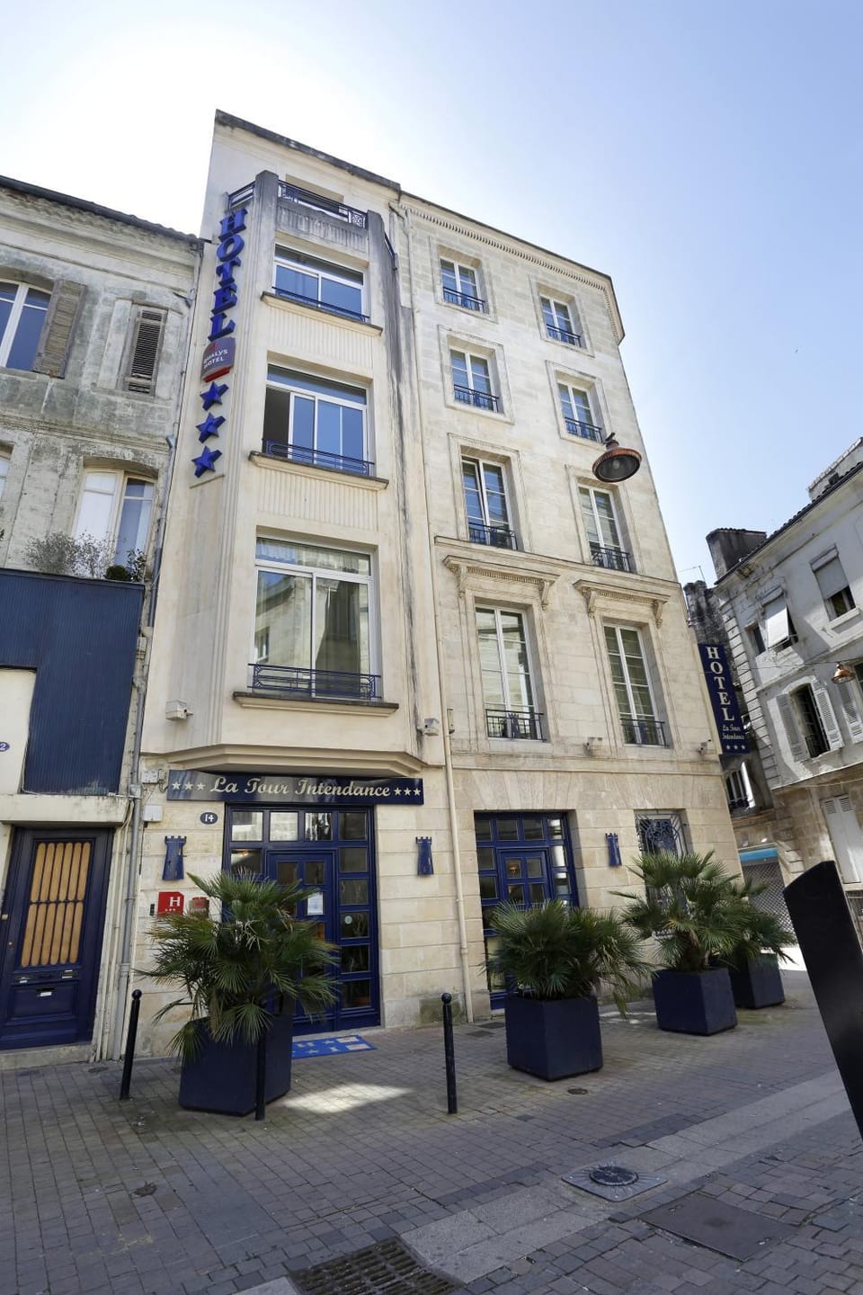Facade/entrance, Balcony/Terrace
