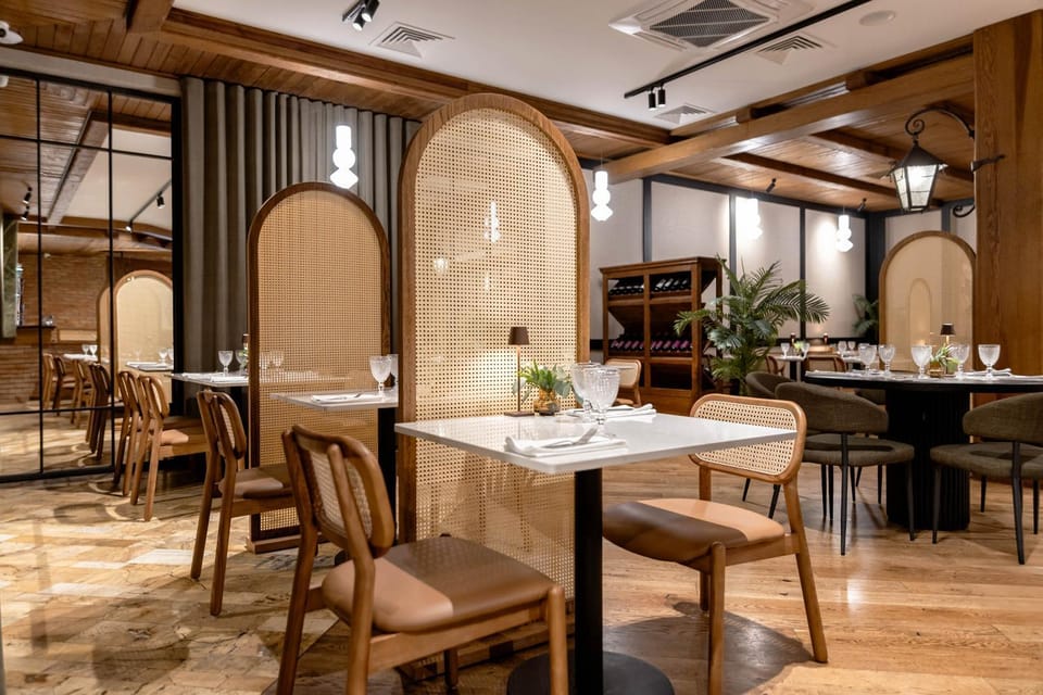 Restaurant/places to eat, Banquet/Function facilities