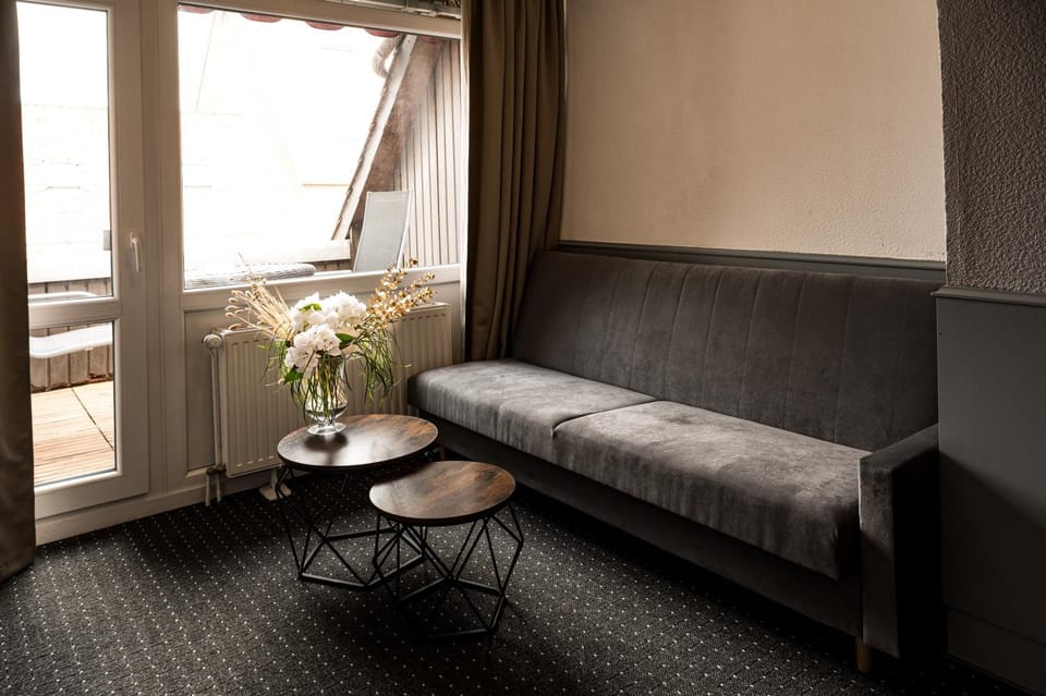 Balcony/Terrace, cot