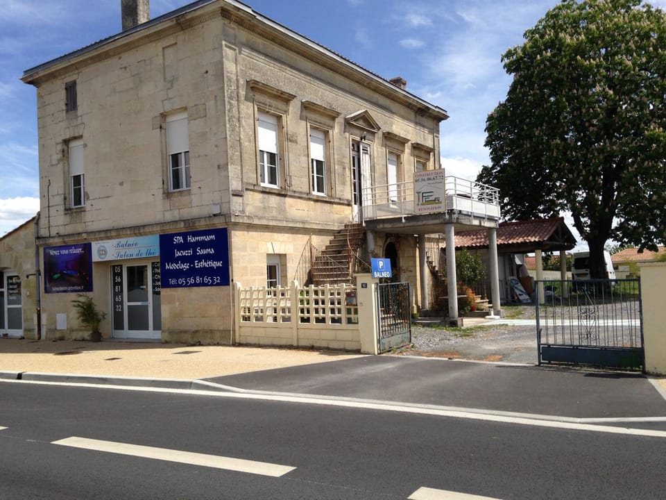 Facade/entrance