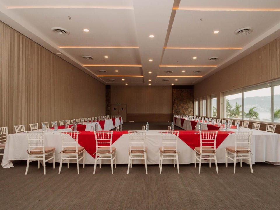 Restaurant/places to eat, Living room, Banquet/Function facilities, Seating area, Drinks, wedding