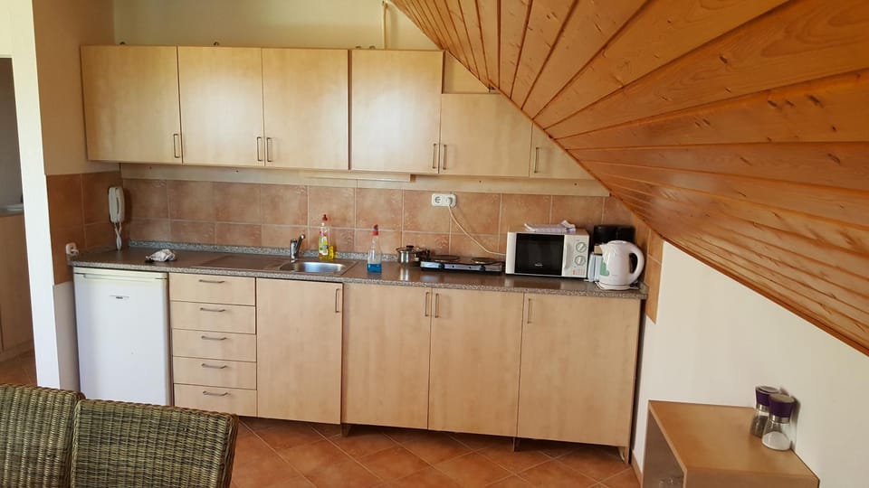 Coffee/tea facilities, Dining area