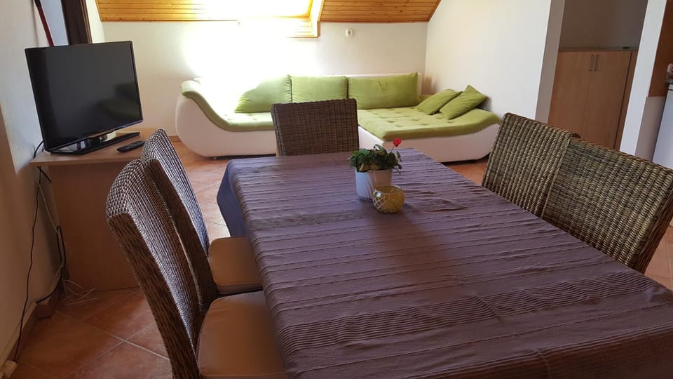 Communal lounge/ TV room, Dining area