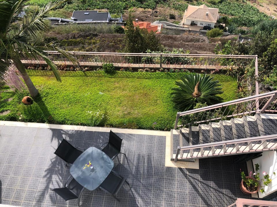 Natural landscape, BBQ facilities, Balcony/Terrace, Garden view