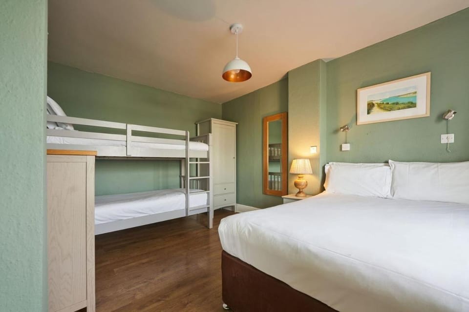 Oystercatcher Apartments Apartment in England