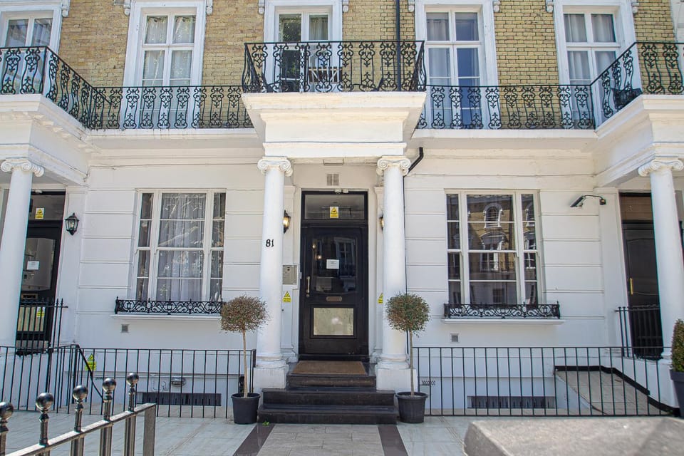 Property building, Facade/entrance