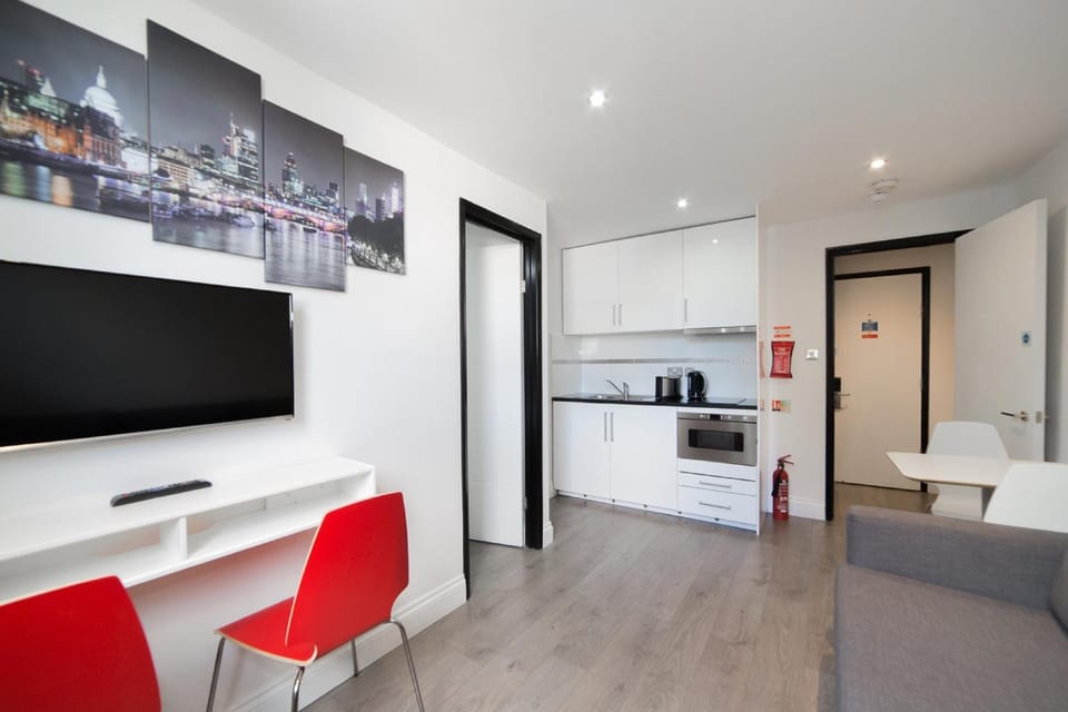 TV and multimedia, Kitchen or kitchenette, Seating area, Dining area