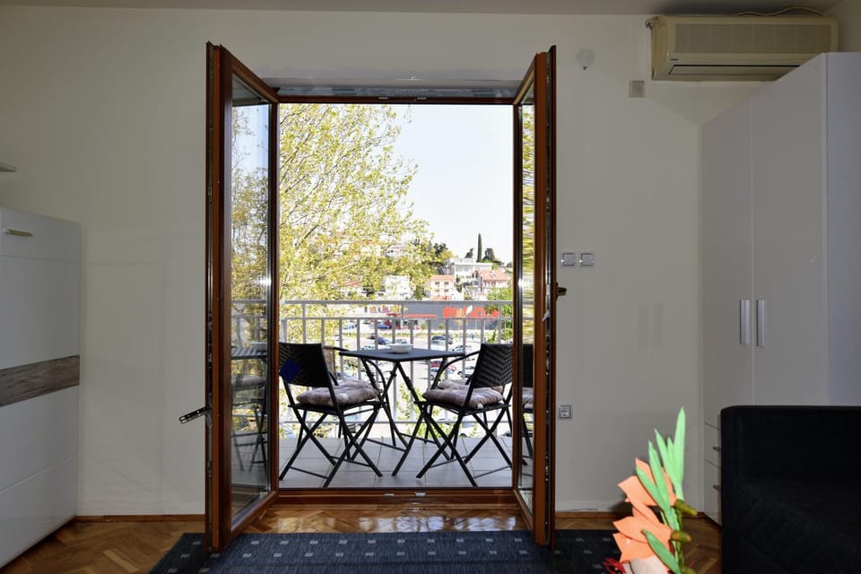 View (from property/room), Balcony/Terrace, Living room, Seating area