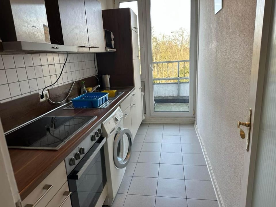 Kitchen or kitchenette, oven, stove, washing machine