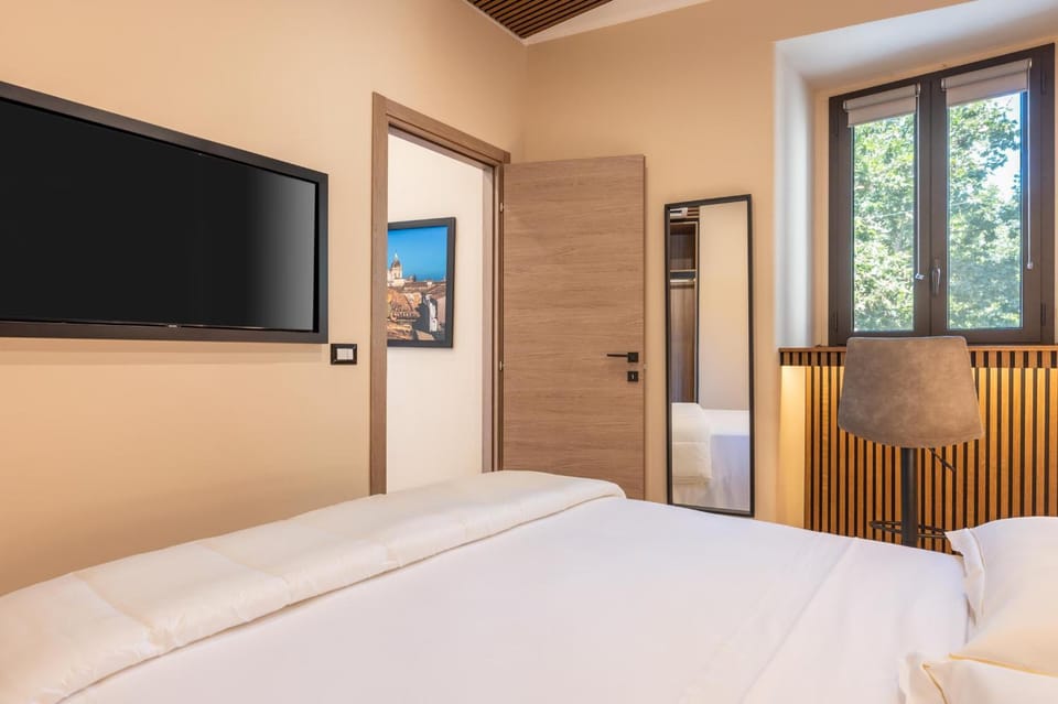 TV and multimedia, Photo of the whole room, Bedroom