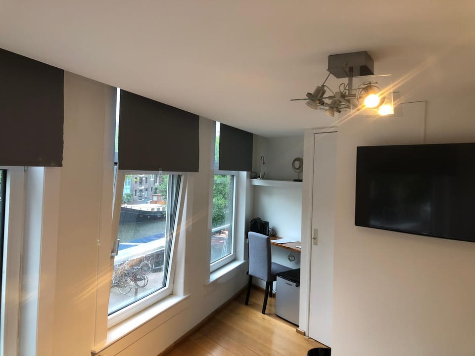 Bridge Inn Bed and Breakfast in Amsterdam