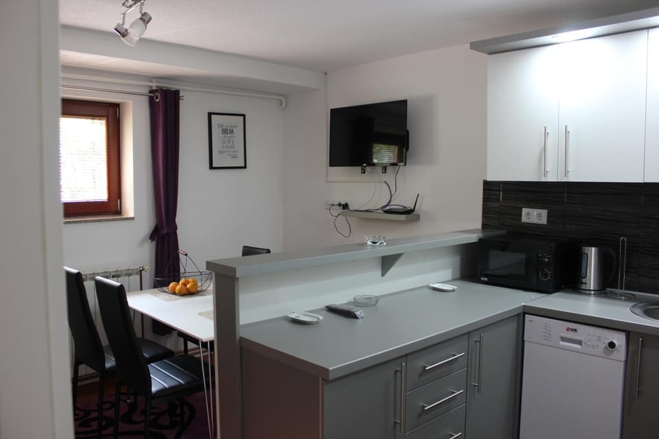 Property building, Kitchen or kitchenette, Living room, Dining area