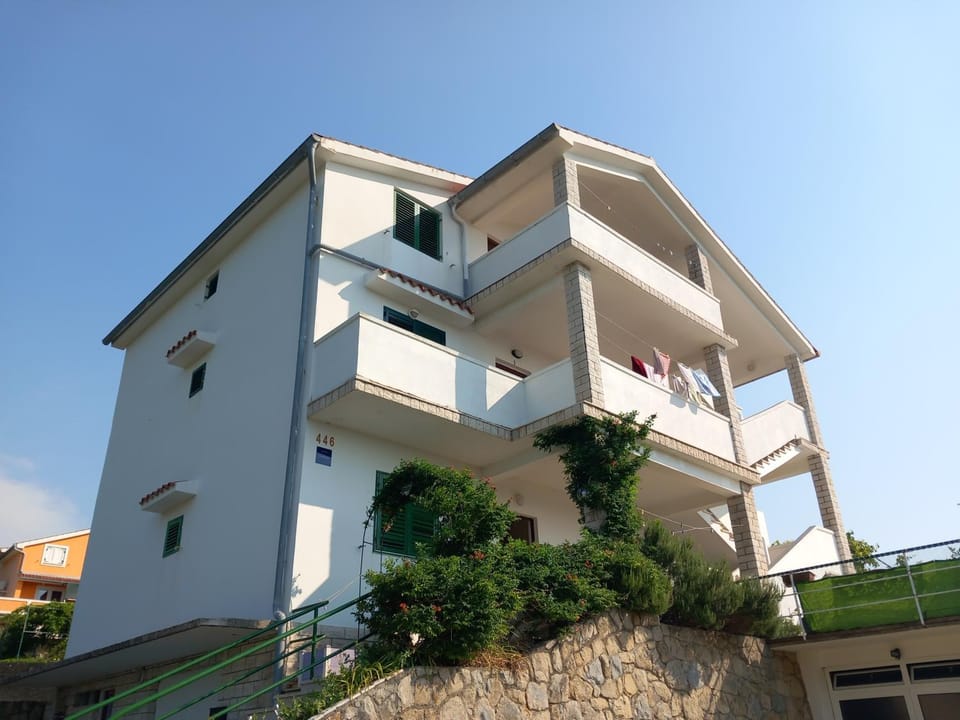 Property building, Day, Neighbourhood