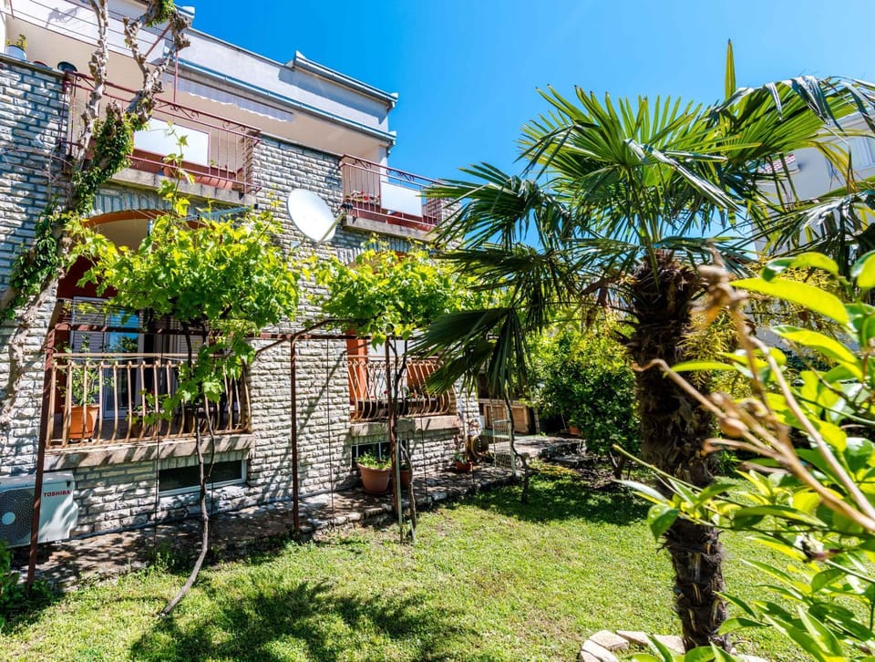 Property building, Garden, Area and facilities