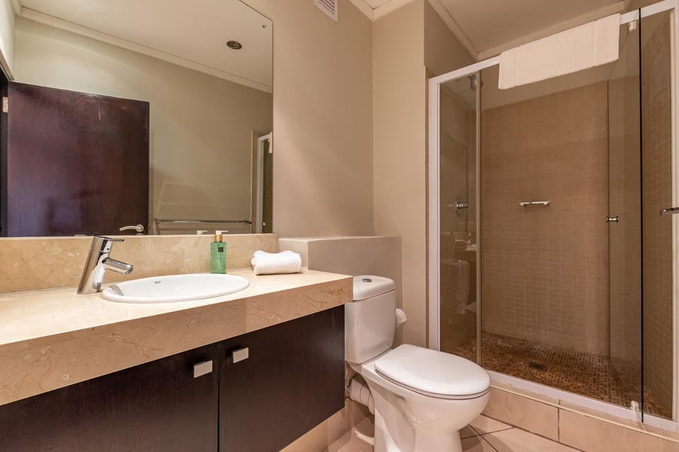 Toilet, Bathroom, towels