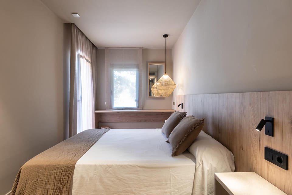 Bed, Photo of the whole room