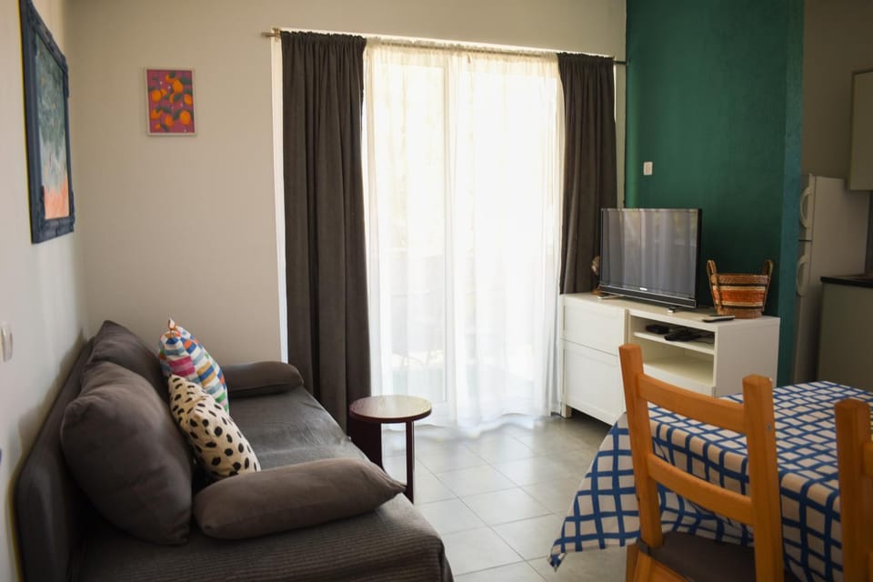 TV and multimedia, Living room, Dining area