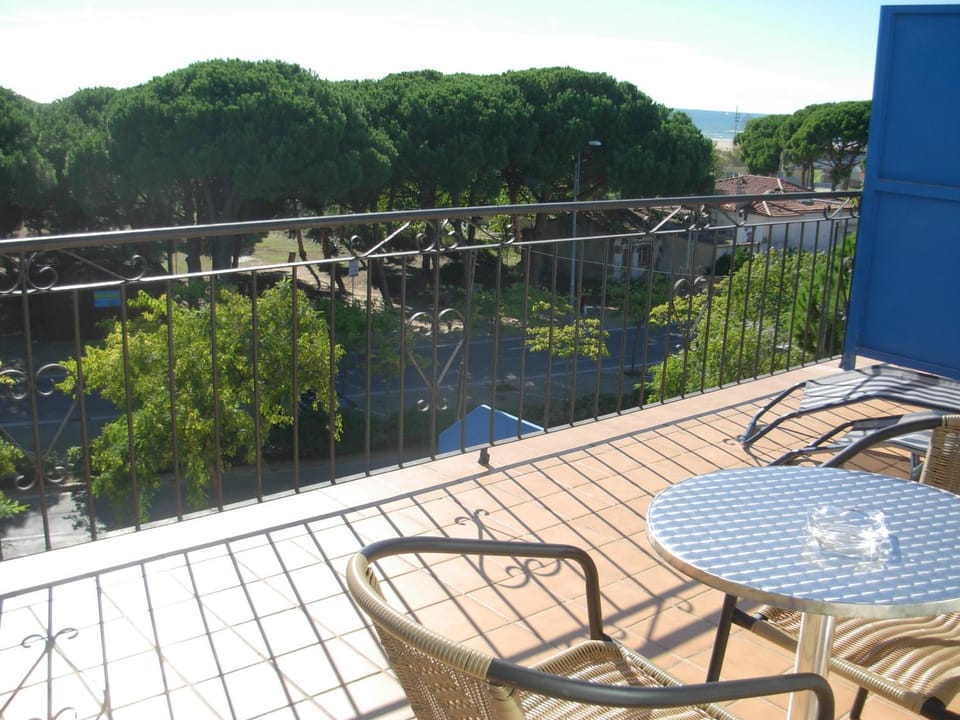 Neighbourhood, Balcony/Terrace