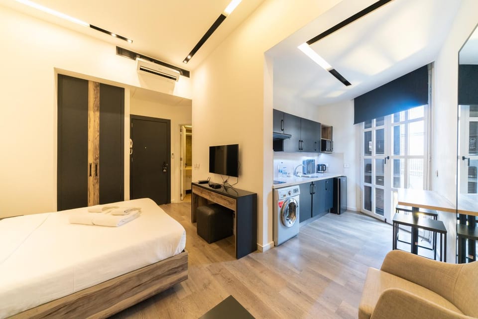 Communal lounge/ TV room, Bed, Kitchen or kitchenette