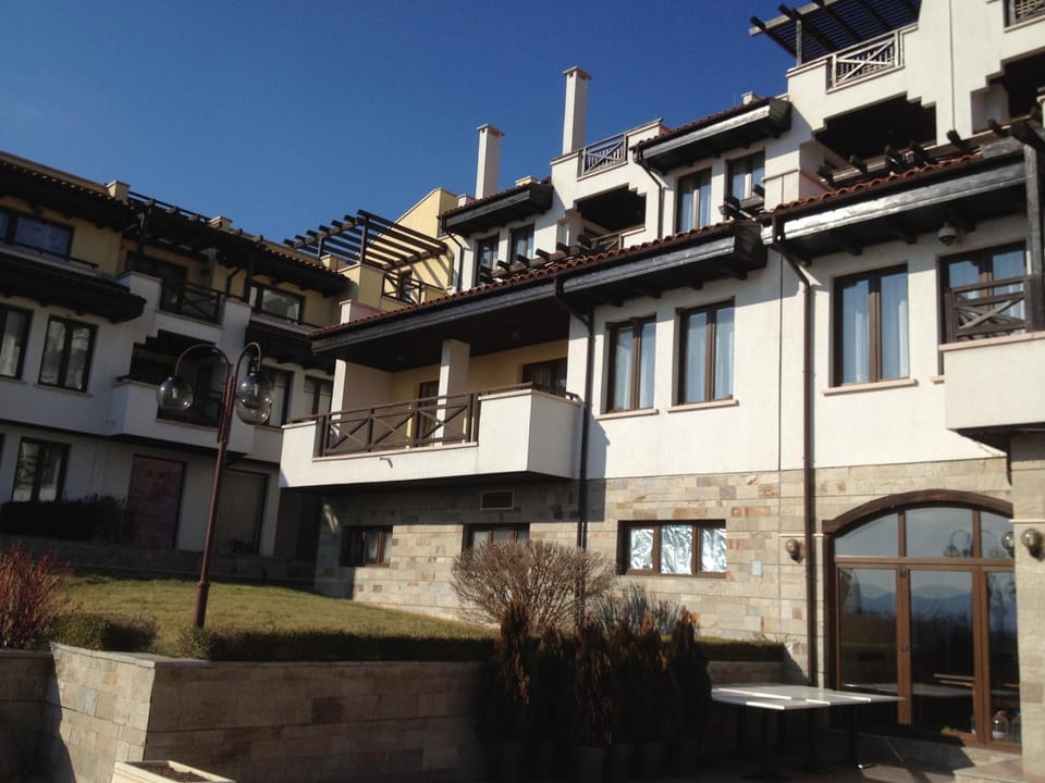 Facade/entrance, Balcony/Terrace