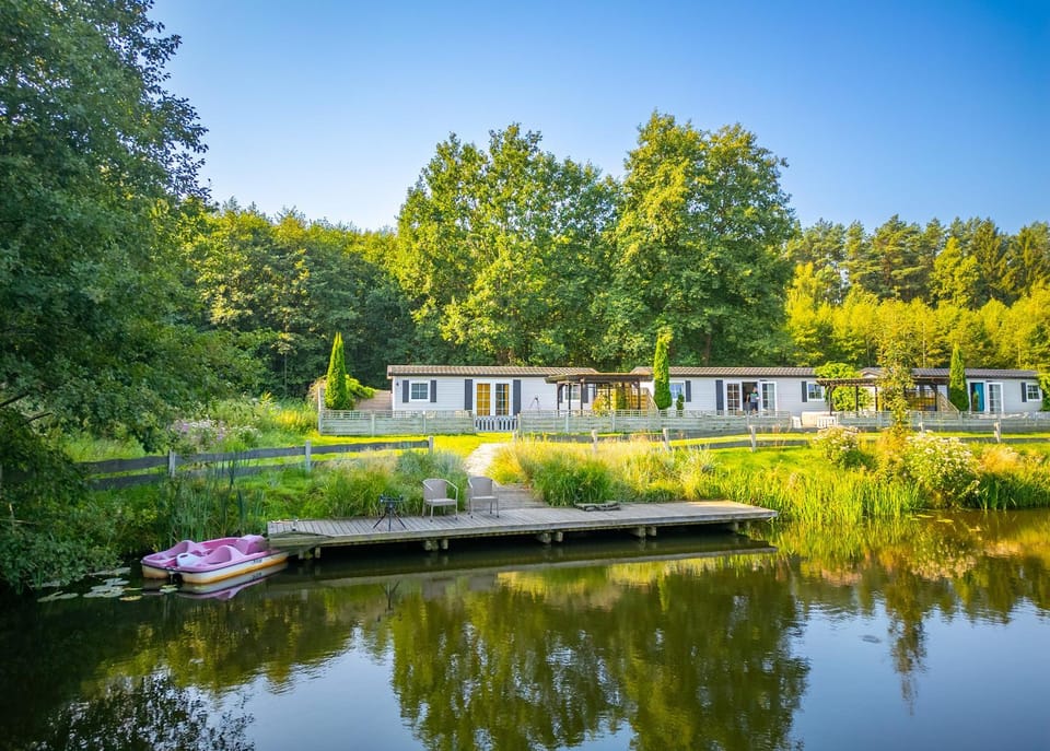 Property building, Natural landscape, Activities, Fishing, Garden view, Lake view