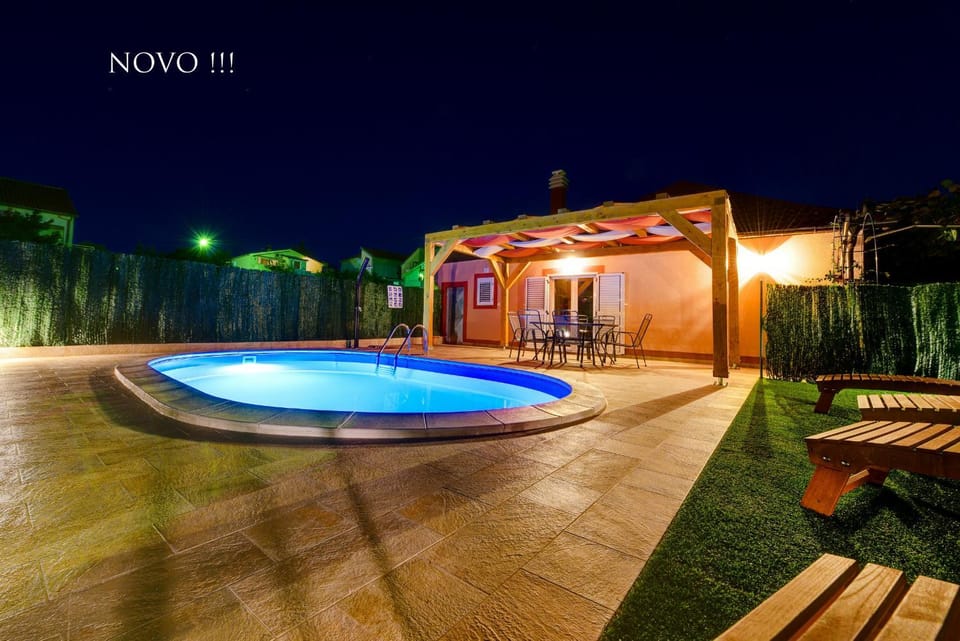 Balcony/Terrace, Swimming pool