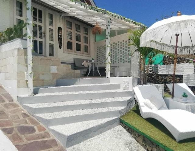 Lombok Hill Wiolett Bed and Breakfast in Pujut