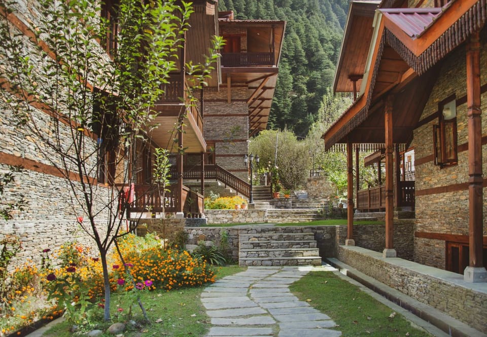 Property building, Facade/entrance, Spring, Day, Inner courtyard view