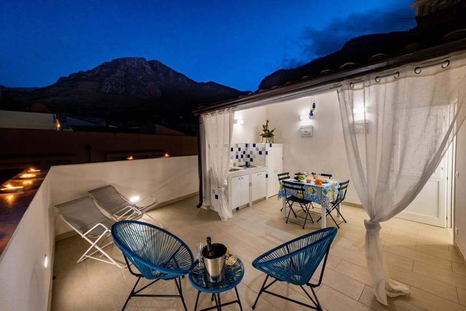 BBQ facilities, Balcony/Terrace, City view, Landmark view, Mountain view, Sea view, Street view