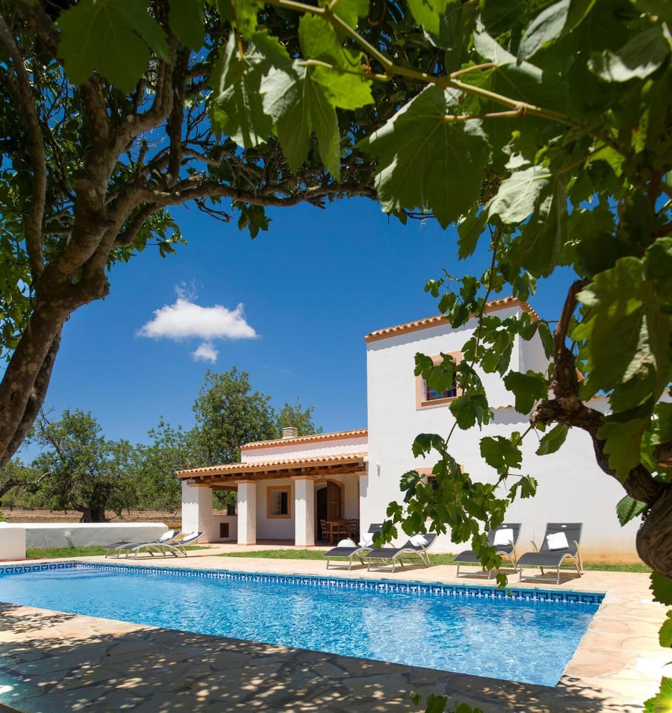 Property building, Day, Swimming pool