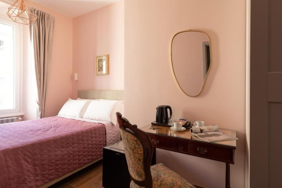 Queen Meg Roma Bed and Breakfast in Rome