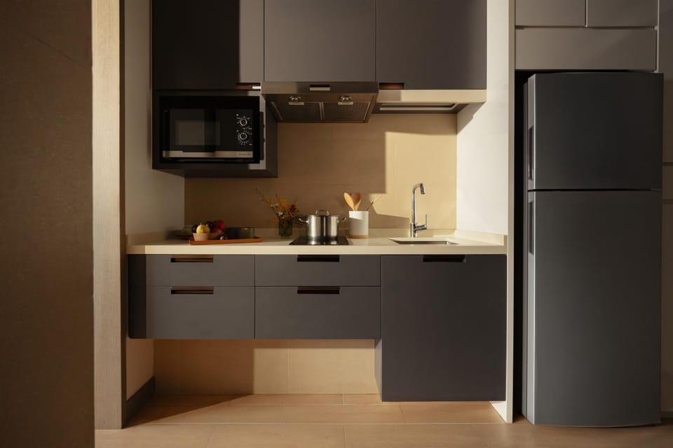 Coffee/tea facilities, Kitchen or kitchenette, microwave, stove