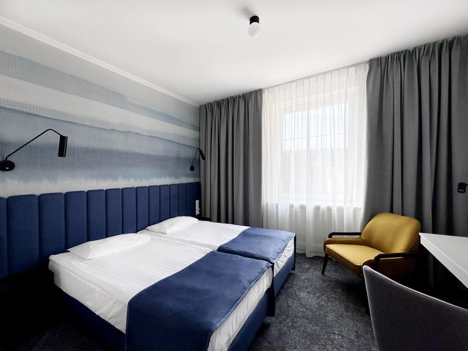 Photo of the whole room, Seating area, Bedroom