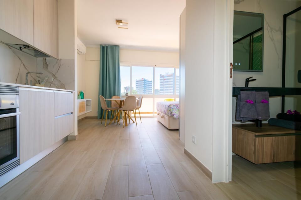 Photo of the whole room, Dining area, pet friendly