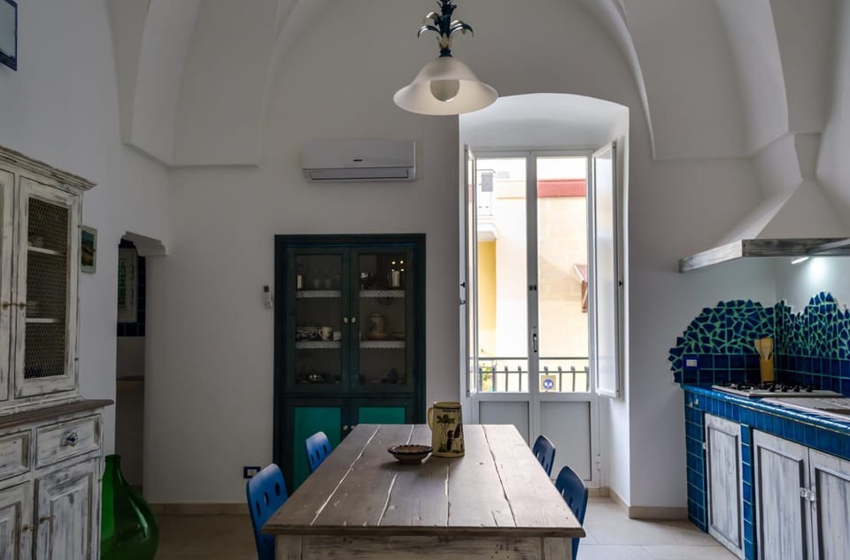 Dining area, Communal kitchen
